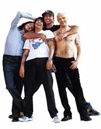 Шакира и Red Hot Chili Peppers - главные претенденты на получение MTV Video Music Awards